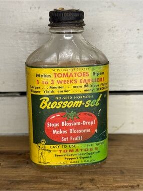VINTAGE NO-SEED BLOSSOM-SET 4 oz. BOTTLE 1/4 FULL, Complete label